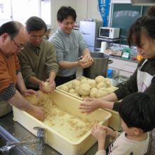 マメジン今年の味噌づくりは2008/2/3近江町消費者会館にて